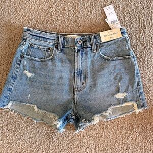 Abercrombie & Fitch The Mom Short High Rise
Size 27